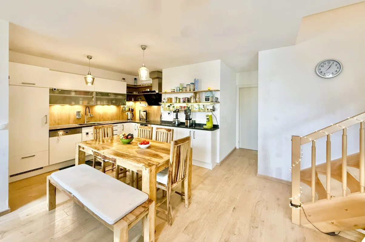 TERRASSENHIT - BJ 2018 - 3 Zimmer - ca. 89m² gew. NFL - Terrasse - 2 Toiletten - 2 Abstellräume - Einbauküche - Hofruhelage - Bild 1