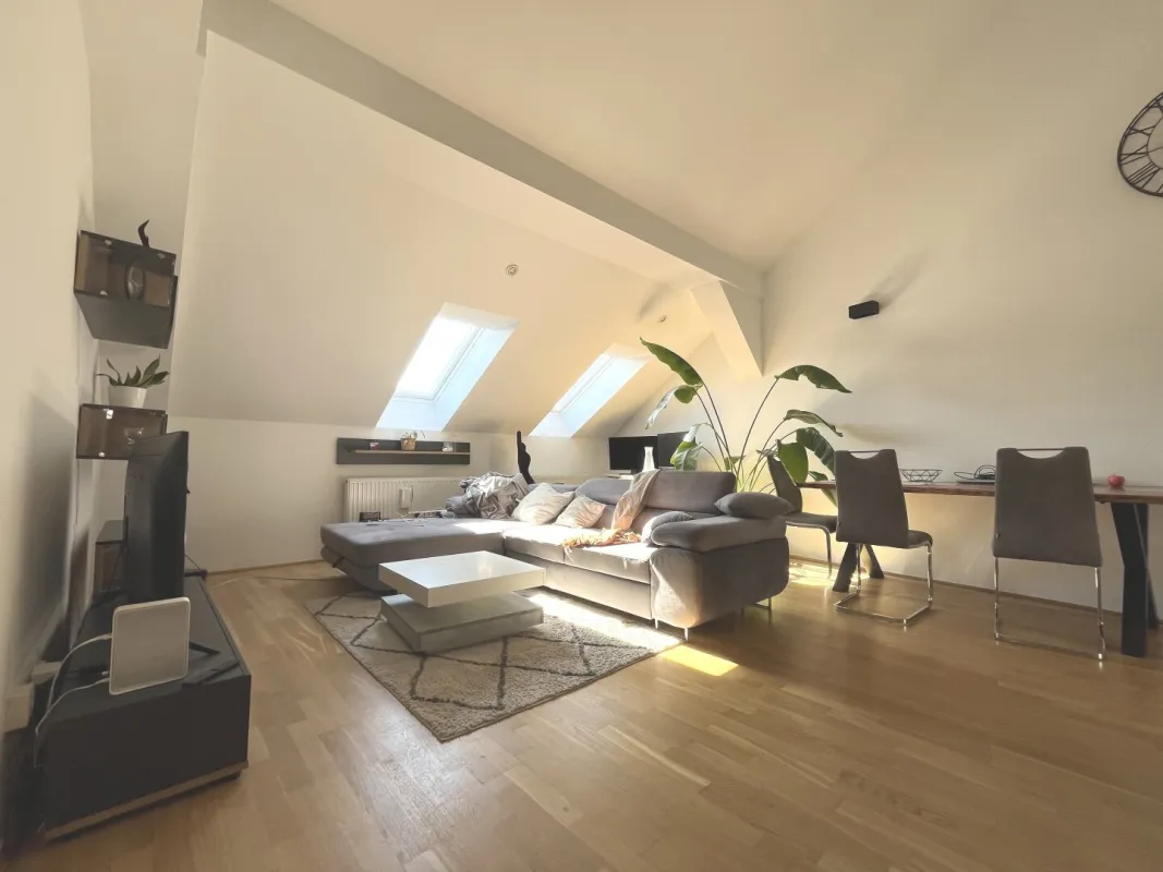 U4/Pilgramgasse! 2-Zimmer DG mit kleinem Balkon! - Bild 1