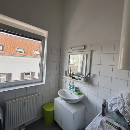 2-Zimmer-Wohnung mit zwei Balkonen und Schlossberg-Blick - Bild 2