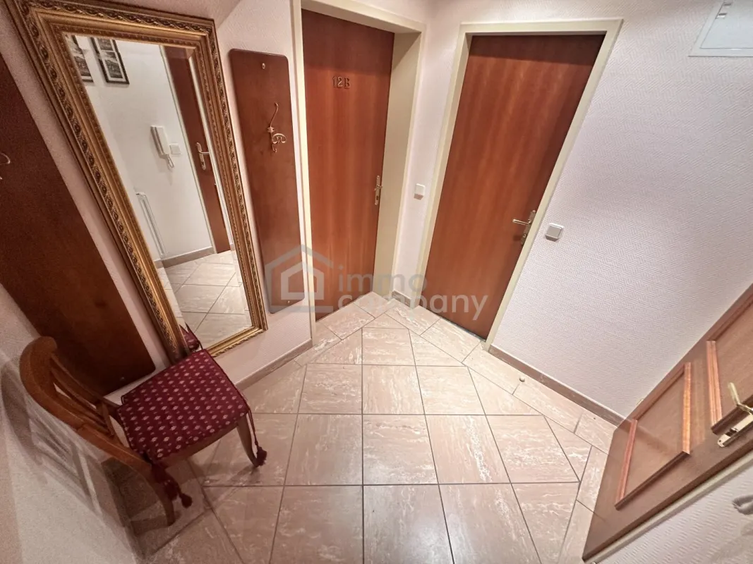 Gemütliche 2-Zimmer-Wohnung in Lassee: Stadtblick, Einbauküche & Parkplatz! Miete: 640 € - Bild 1