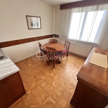 Kompakte Wohnung in Lassee: Modern, zentral, mit Parkplatz - nur 330.00 € Miete Kalt ! - Bild 2