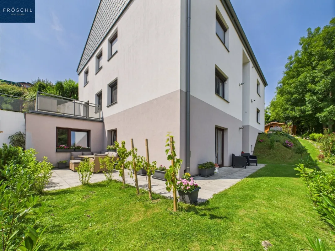 Entzückende renovierte Garten-Wohnung mit großzügiger Terrasse - Bild 1