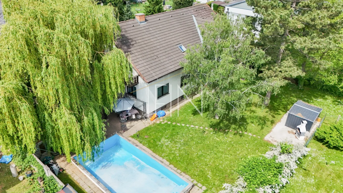 Mehrfamilienhaus mit separaten Eingängen, großem Garten und Pool (Nähe Bahnhof Silberwald)! - Bild 1
