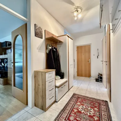 Eigentumswohnung mit Loggia, Indoor-Pool, Sauna und Garage - Bild 2
