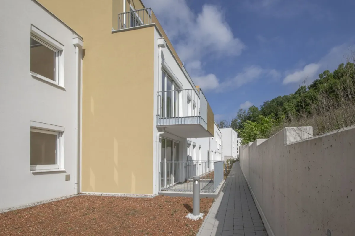 ERSTBEZUG: moderne unbefristete Balkonwohnung - Bild 1