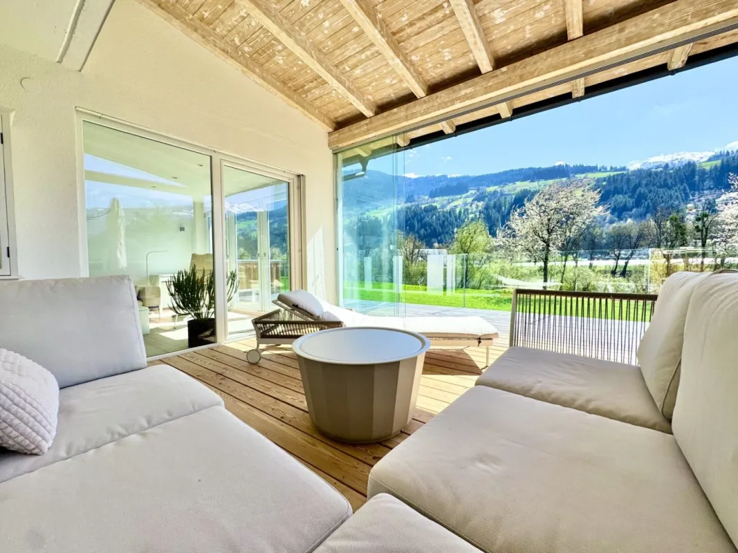 Haus mit Einliegerwohnung auf Traumgrundstück mit Berg & Flussblick - Bild 1