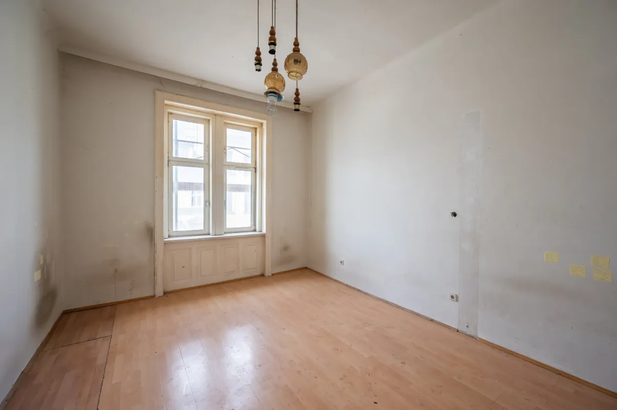 **Hannovermarkt** Sanierungsbedürftige 2-Zimmer Altbauwohnung -  Airbnb/Kurzzeitvermietung Zustimmung aller Eigentümer vorhanden - Bild 1