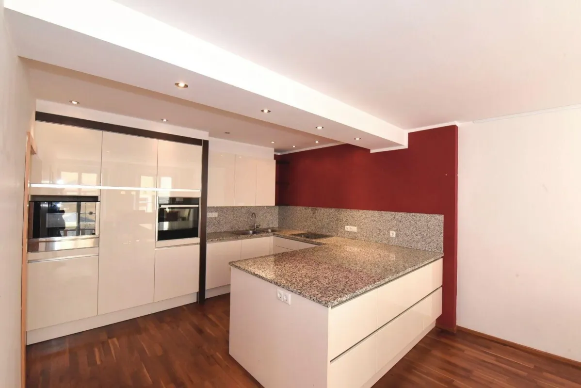 Altbauwohnung / Ordination / Praxis / Büro in Hall in Tirol € 3.216/m² - Bild 1