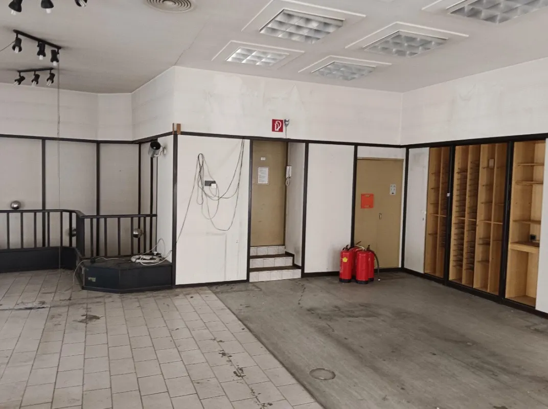 Raum für Ideen; renovierungsbedürftiges Geschäftslokal mit Top-Anbindung im 14. Bezirk zur Miete - Bild 1