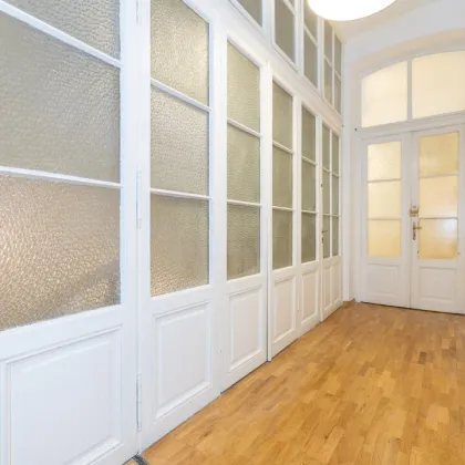 Ein Haus mit Geschichte | Stilvolles Büro direkt in der Fußgängerzone von Baden - Bild 3