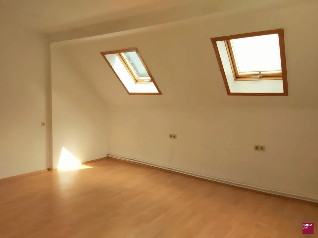 Ruhige Lage! Renovierungsbedürftige Dachgeschoßwohnung mit Potential! - Bild 1