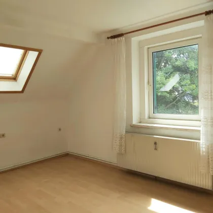 Ruhige Lage! Renovierungsbedürftige Dachgeschoßwohnung mit Potential! - Bild 2