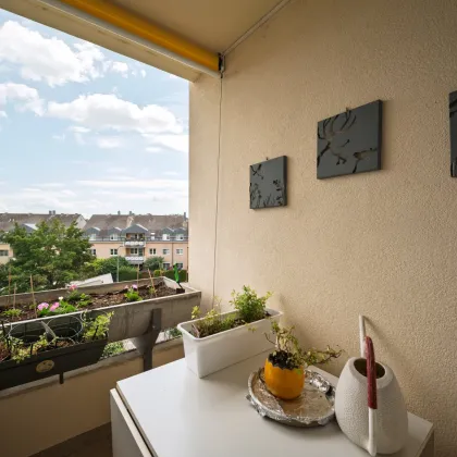 Tolle 2-Zimmer-Wohnung mit 2 Loggien, großer allgemeiner Garten - Bild 2