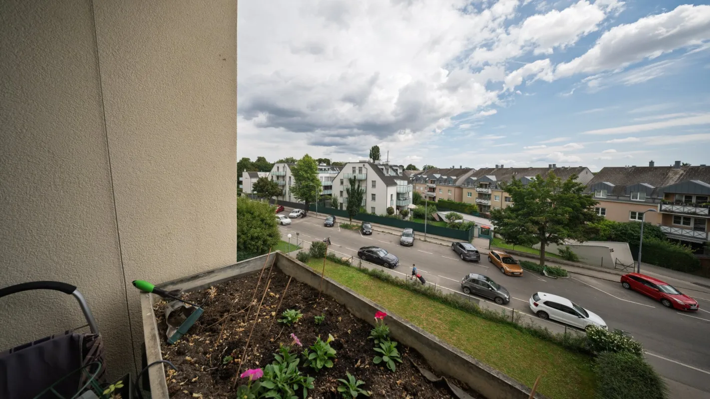 Tolle 2-Zimmer-Wohnung mit 2 Loggien, großer allgemeiner Garten - Bild 1