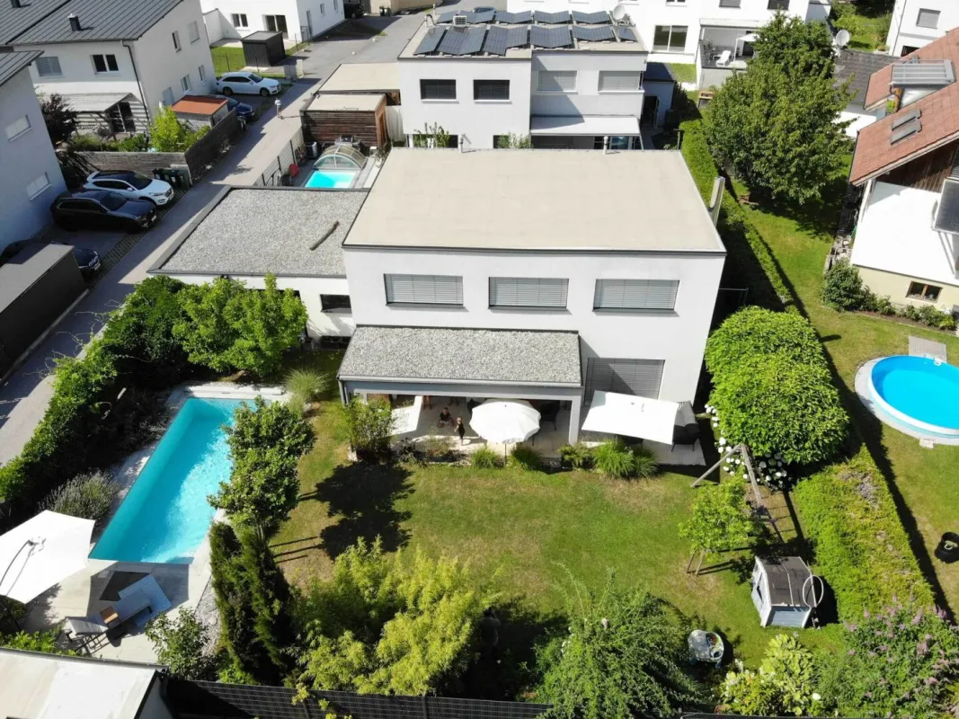 Wunderschöne modernes Wohnhaus mit Pool und Doppelcarport zu verkaufen - Bild 1