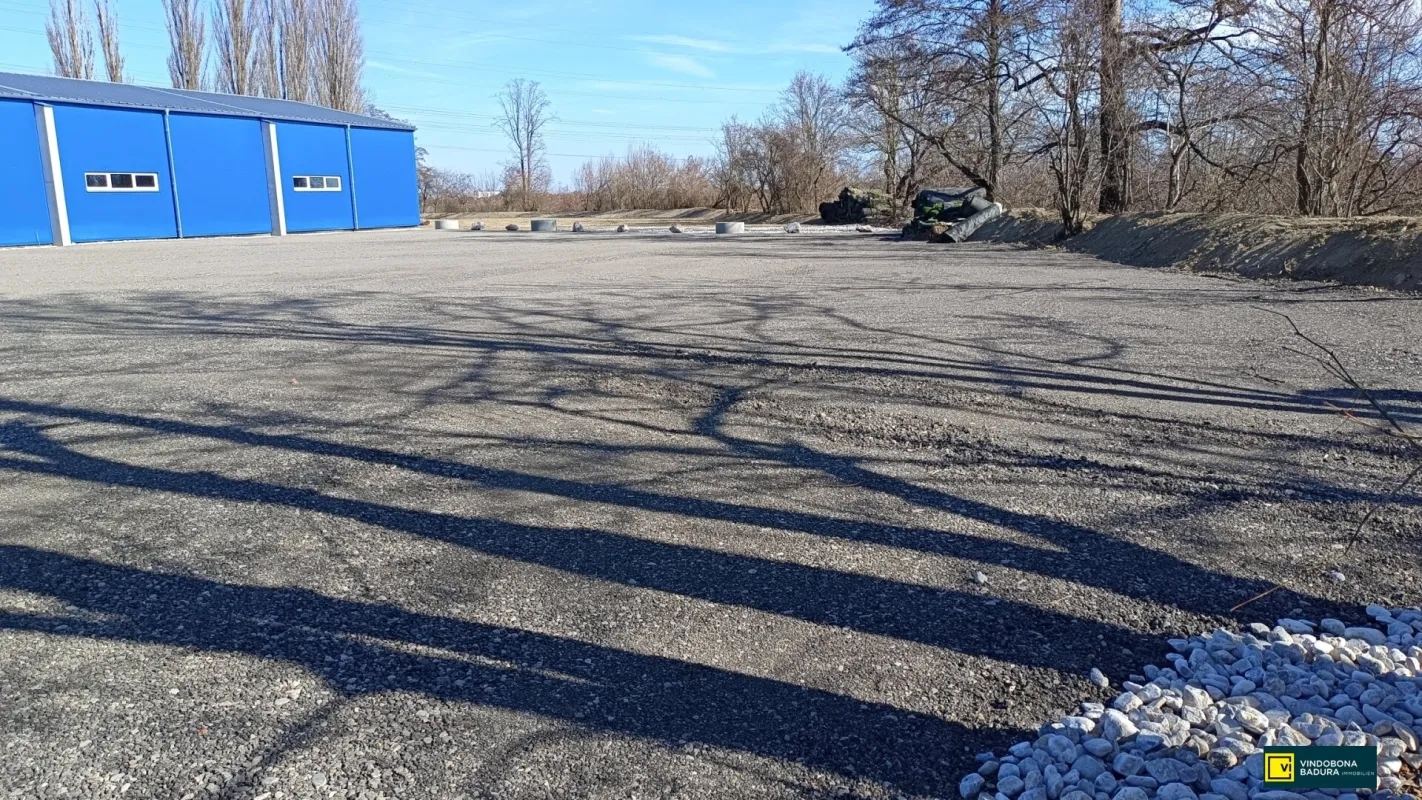 Abstellplätze & Lagerflächen nahe Wien – Ideal für PKW, Klein-LKW, Anhänger & Wohnwagen direkt bei der Autobahnzufahrt S1 - Bild 1