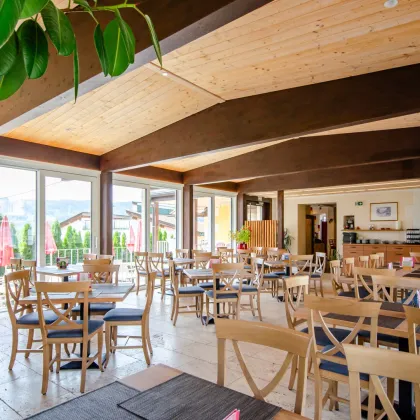 WOHNEN, ARBEITEN & GENIESSEN - EIN EINZIGARTIGES GASTRONOMIEJUWEL MIT PRIVAT-WOHNUNG UND SEEBLICK IN SEEBODEN! - Bild 3