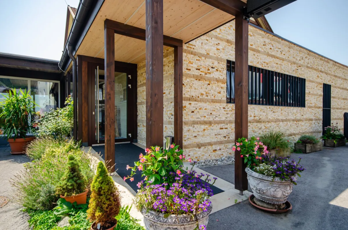 WOHNEN, ARBEITEN & GENIESSEN - EIN EINZIGARTIGES GASTRONOMIEJUWEL MIT PRIVAT-WOHNUNG UND SEEBLICK IN SEEBODEN! - Bild 1