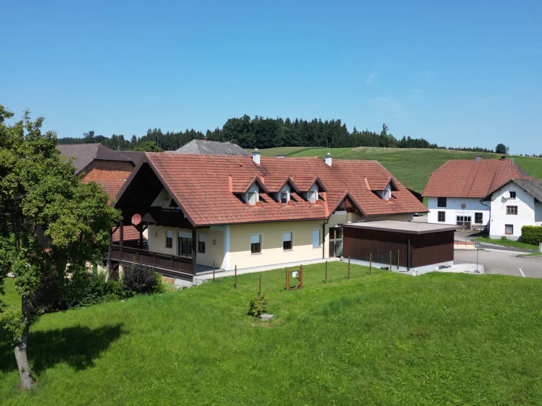 Geräumiges 2-Familien-Wohnhaus - Bild 1