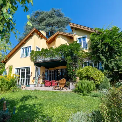 Stadt trifft Land: Exklusive Villa mit Gartenidylle und Schwimmbiotop in Ruhelage - Bild 2