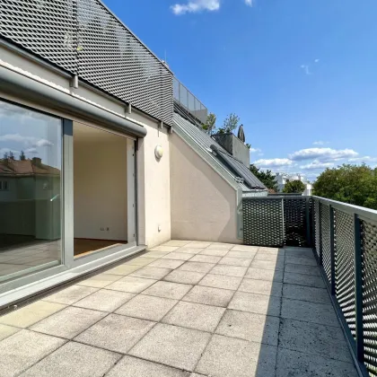 Moderne, lichtdurchflutete 5-Zimmer-Wohnung mit großem Balkon in Toplage! - Bild 2