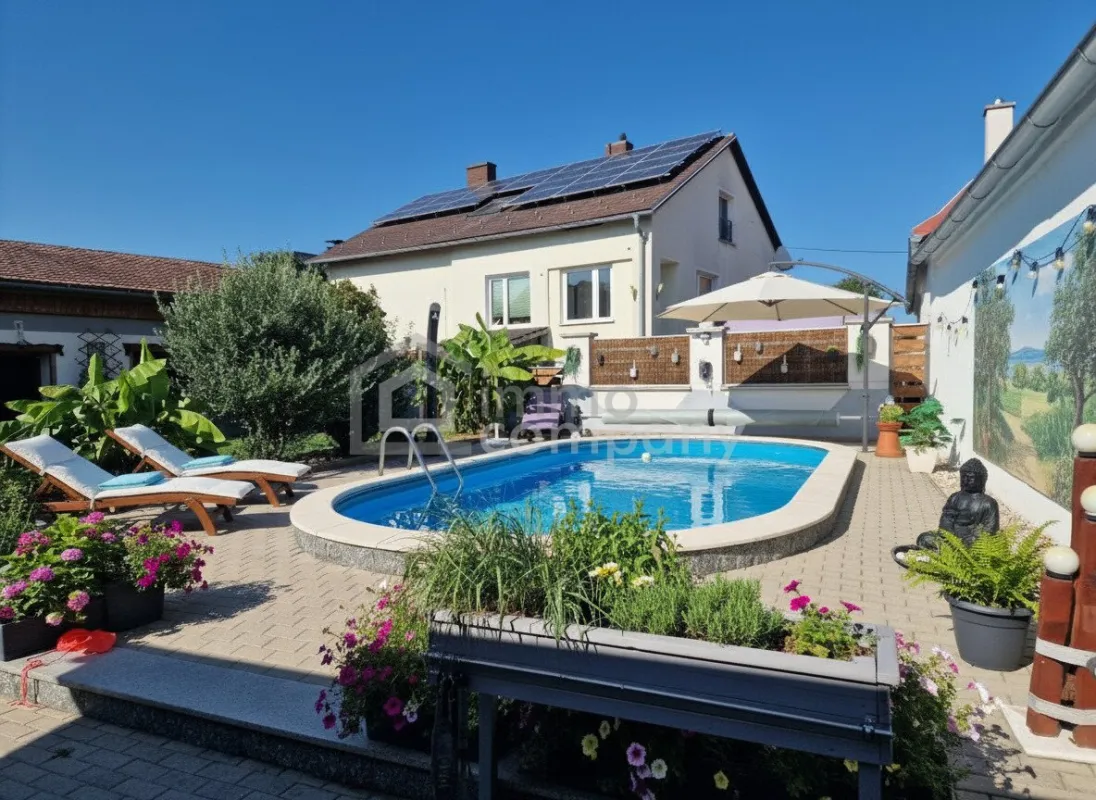 Pool mit Wärmepumpe + Photovoltaik + Top-Haus - Bild 1