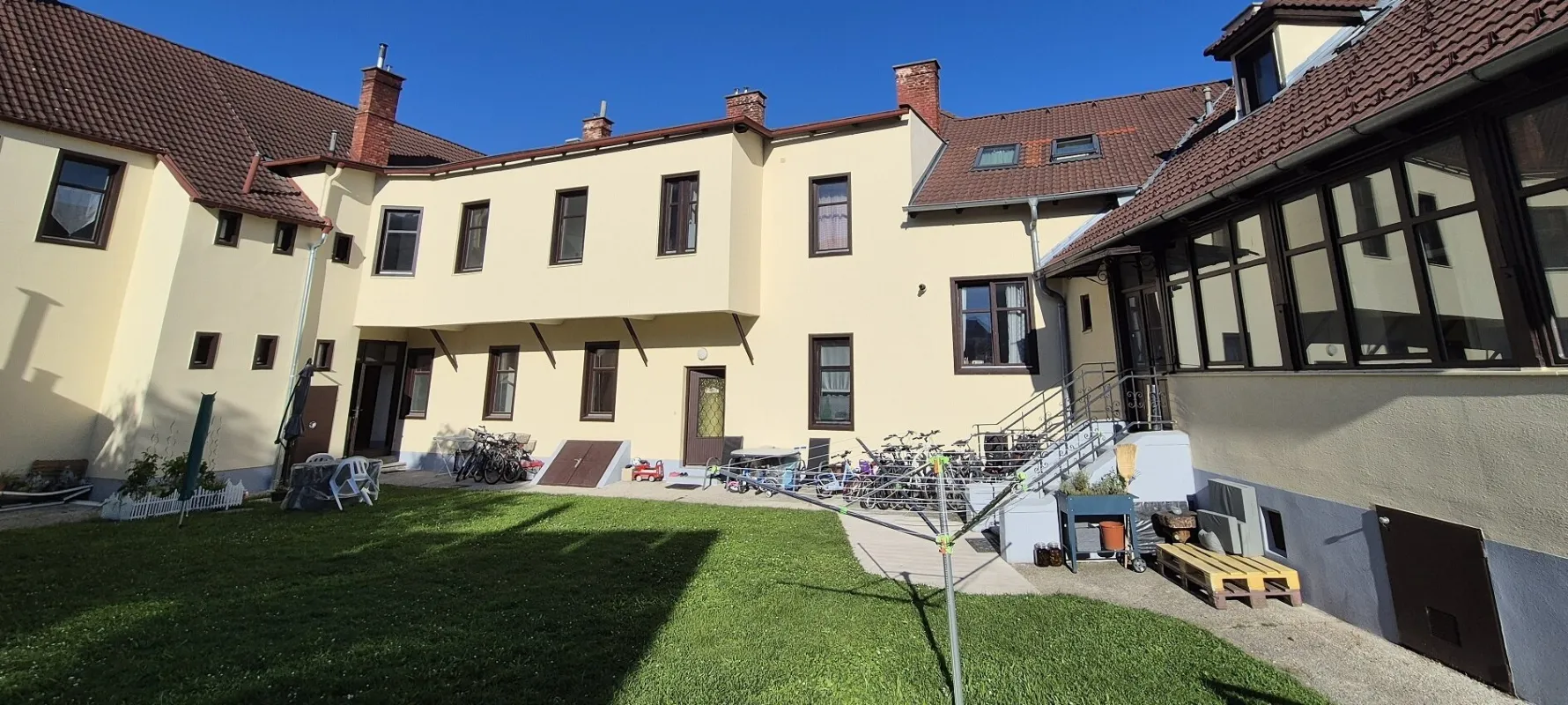 Renditeobjekt für Investoren! Zinshaus mit Potential in guter Lage in Wiener Neustadt - Bild 1