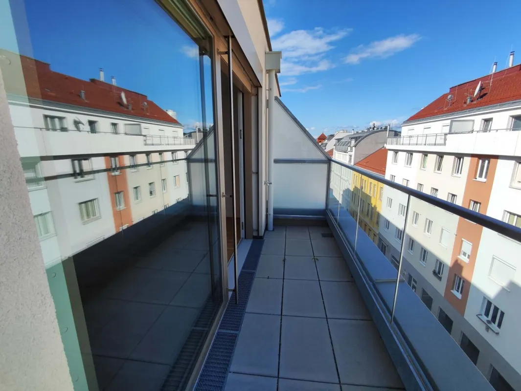 NEUBAU DACHGESCHOß-3-Zimmer-ERSTBEZUG mit Balkon in 1210 Wien! Top 1/39 - Bild 1