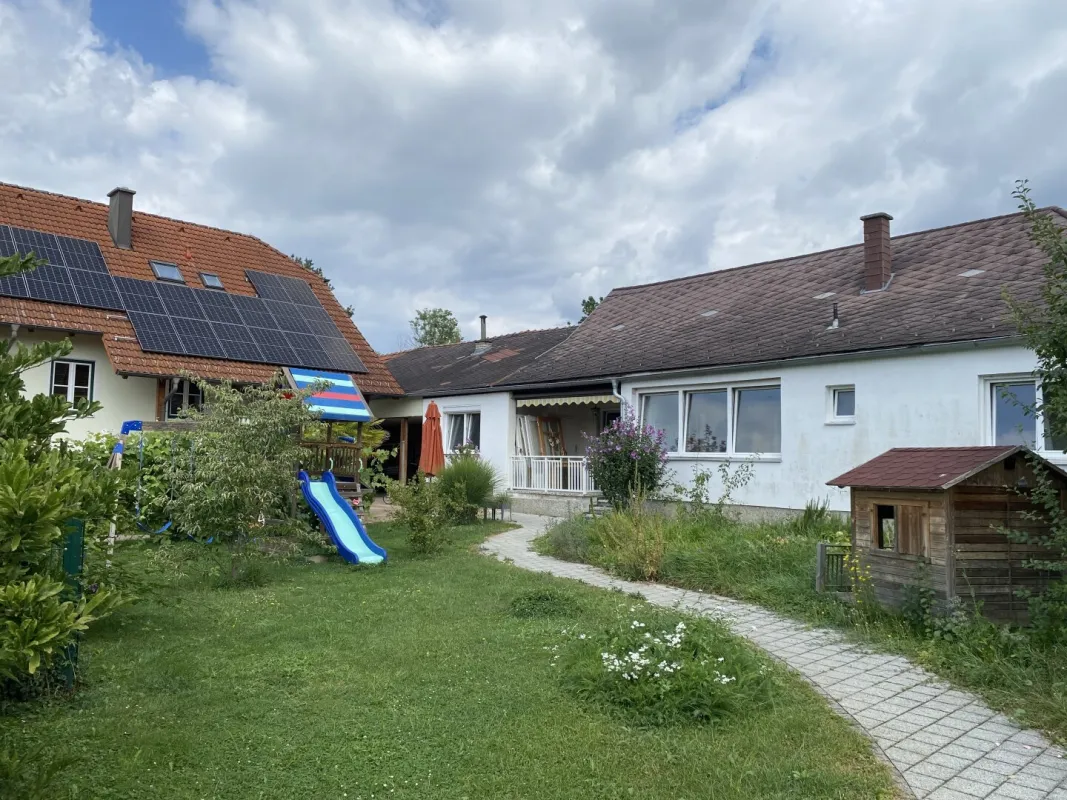 2 Häuser mit Nebengebäuden und Garten - Bild 1