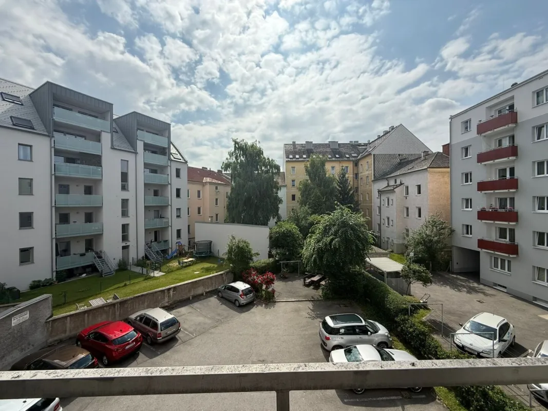 Attraktive 2-Zimmer-Wohnung mit Loggia und toller Infrastruktur! - Bild 1