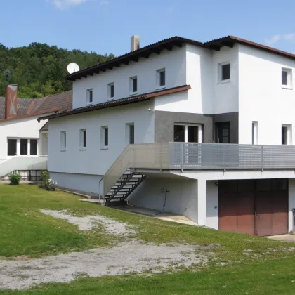 Großes Grundstück mit zwei Häusern und Gasthaus im Zentrum von Wiesen - Bild 3