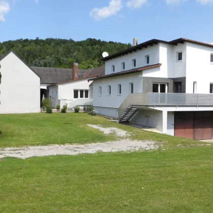 Großes Grundstück mit zwei Häusern und Gasthaus im Zentrum von Wiesen - Bild 2