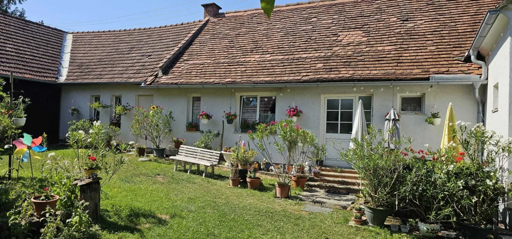 Ruhige gelegenes Bauernsacherl  mit schönen Hof und Gartenflächen nähe Güssing! - Bild 1