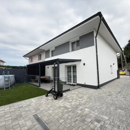 Exklusive Doppelhaushälfte mit Luxusausstattung und Garage - Bild 3