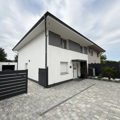 Exklusive Doppelhaushälfte mit Luxusausstattung und Garage - Bild 2