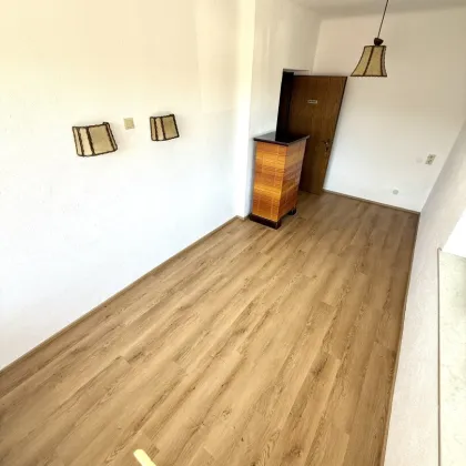 RUHIGE 74 m² 3-ZIMMER-WOHNUNG IM OBERGESCHOSS EINES ZWEIFAMILIENHAUSES MIT GARTENFLÄCHE, ABSTELLRAUM & PARKPLATZ ZU MIETEN! - Bild 3