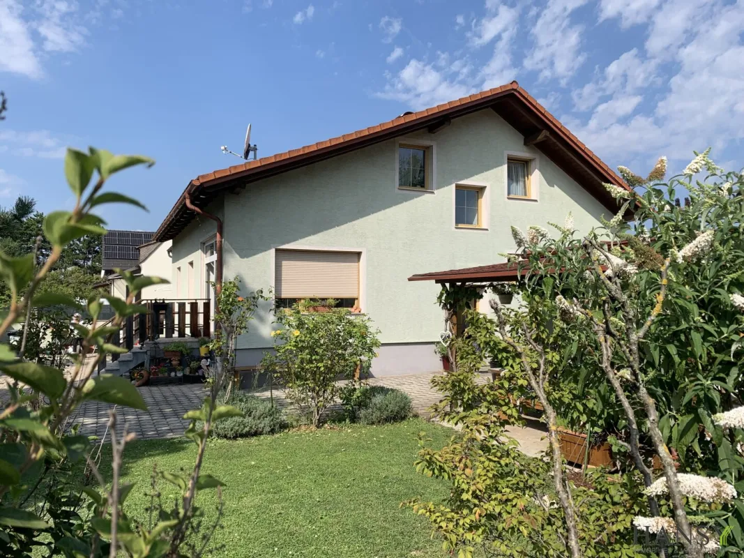 Großzügiges, bezugsfertiges Traumhaus mit Baugrund, Doppelgarage und Gartenidylle - Bild 1