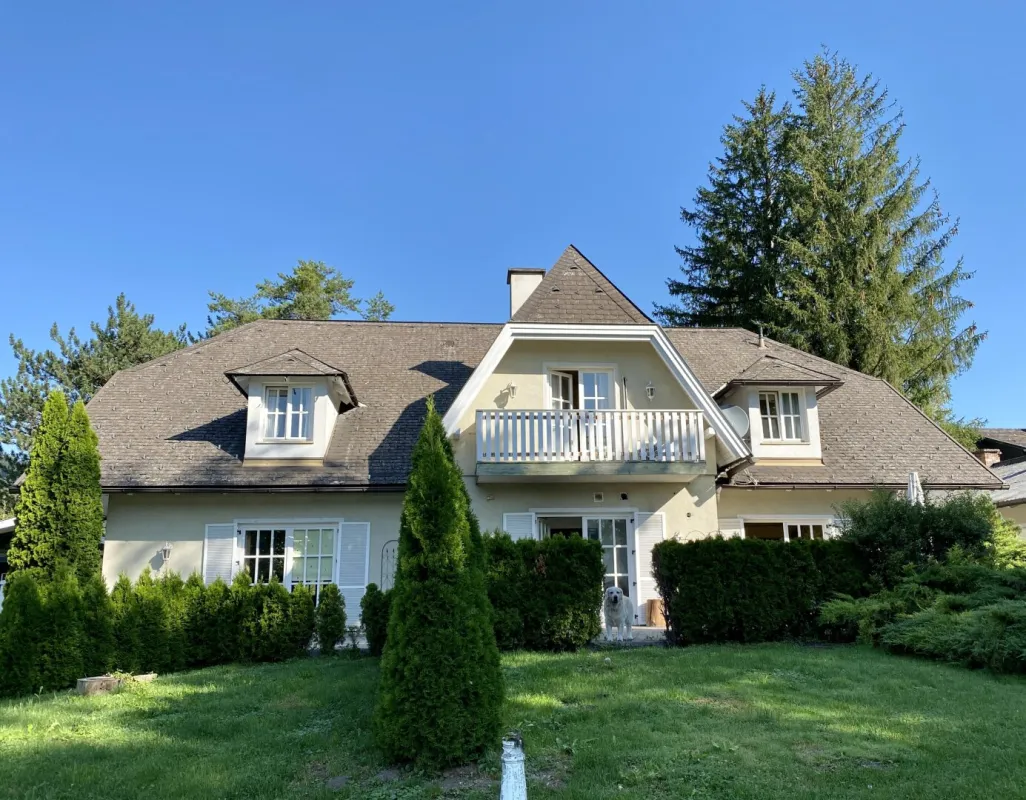Landhausvilla mit Pool + Doppelgarage + Nebengebäude zu verkaufen! - Bild 1