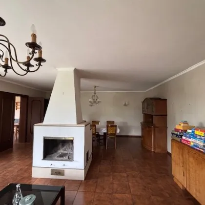 Engelhartstetten - Gediegenes Einfamilienhaus mit großem sonnigen Garten - Bild 2
