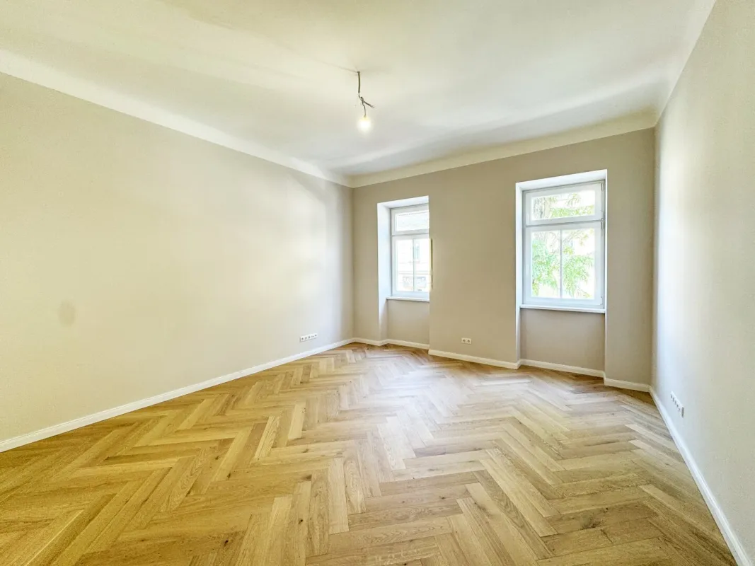 Stilvoller Altbau-Erstbezug | 1-Zimmer mit Kochnische | U4 vor der Tür - Bild 1