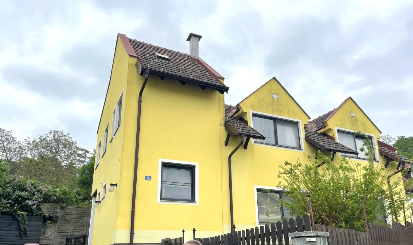 Großes Wohnhaus (auch für 2 Familien) in ruhige Randlage, Weitblick - Bild 1