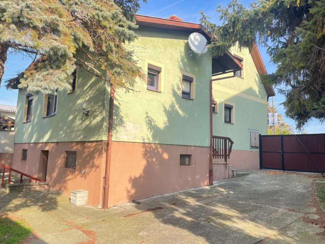 Weiden am See: Wohnhaus in zentraler Lage mit großem Garten - Bild 1