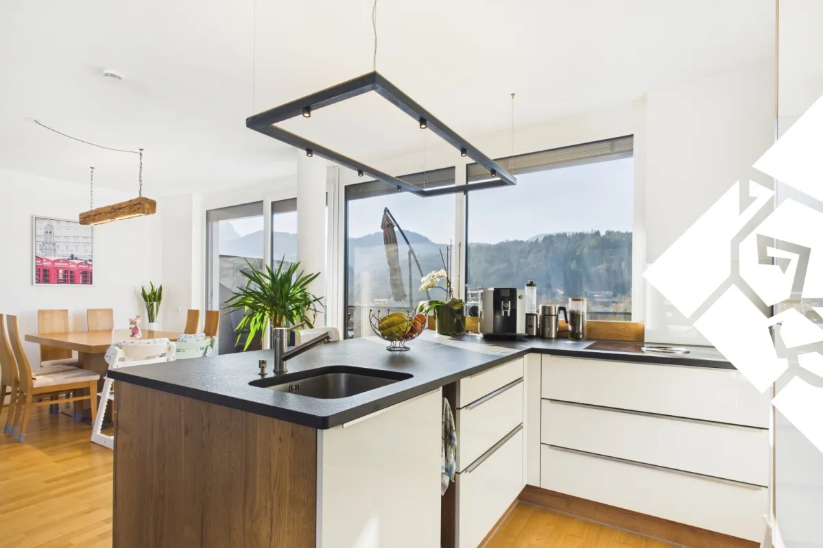 Moderne und hochwertige 3-Zimmer-Wohnung mit zwei Terrassen in Kufstein zu kaufen - Bild 1