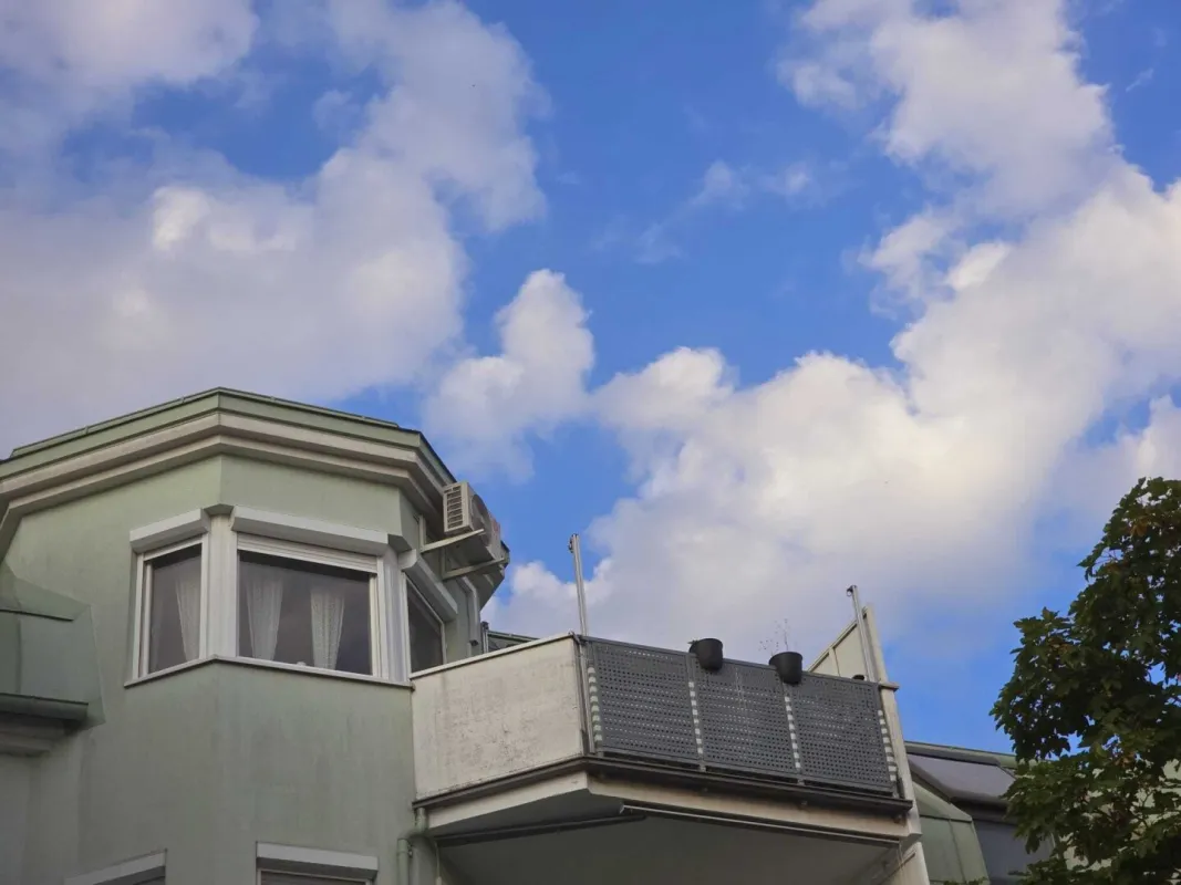 + Traumhafte Fernblickdachterrassenwohnung 80m² +  Dachterrasse 5,62 m² + Klimaanlage, moderne Dan-Küche + 4 lichtdurchflutete Zimmer +  €199.000,-  + Tiefgaragenplatz + - Bild 1