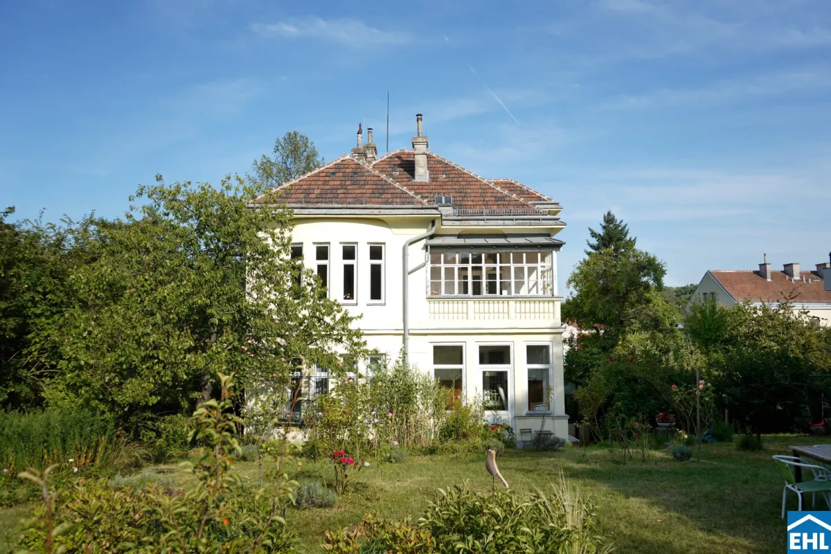 Historische Villa mit Baugrund in exklusivster Lage des 13. Bezirks - Bild 1