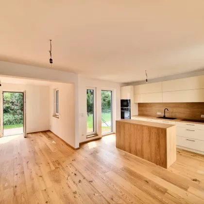 Modernes Eckreihenhaus in TOP-LAGE nahe U6: Erstbezug  mit Garten, Dachterrasse, 5 Zimmern, 2 Bädern – inkl. Küche & Stellplatz - Bild 2