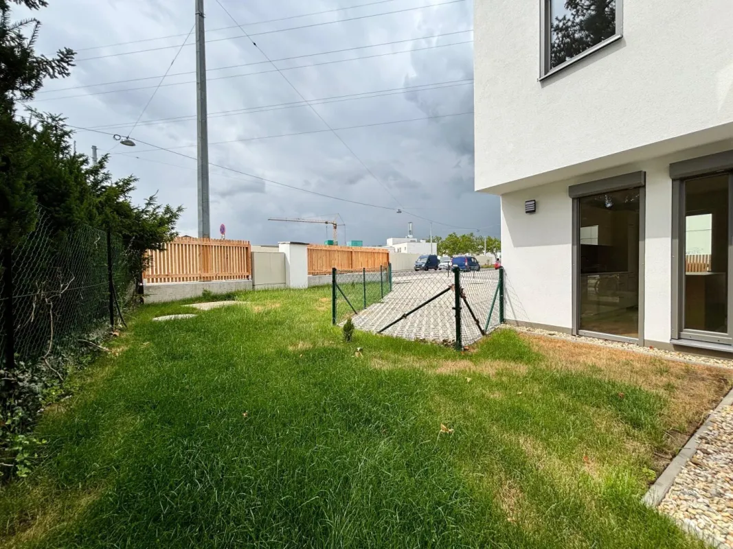 Modernes Eckreihenhaus in TOP-LAGE nahe U6: Erstbezug  mit Garten, Dachterrasse, 5 Zimmern, 2 Bädern – inkl. Küche & Stellplatz - Bild 1