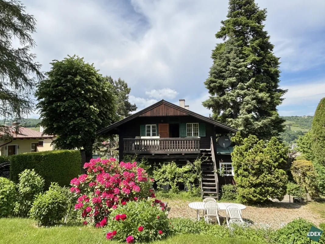 Tirolerhaus auf großem Grundstück und herrlichem Weitblick über die Weinberge - Bild 1