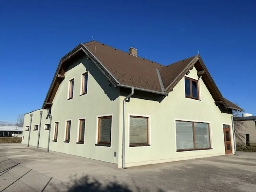 BÜRO - HAUS mit Lager oder Produktionshalle und Freifläche im Industriegebiet - Bild 1