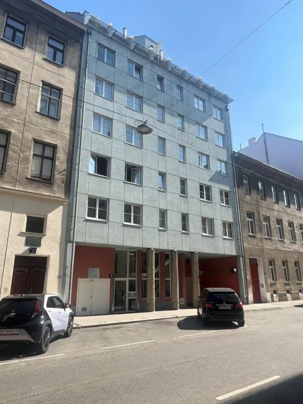 Bezaubernde 2-Zimmer-Wohnung mit KFZ-Stellplatz in Top-Lage des 4. Bezirks - Bild 1
